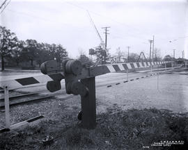 
No 138 . Showing construction crossing gates [Highwood, Ill]
