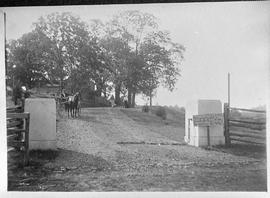 Gateway to Lincoln farm (after photo by Busroe); 1912/09/21