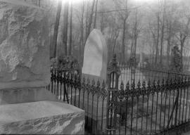Headstone at Nancy Hank's grave