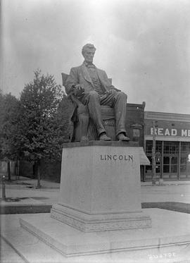 Copy of Lincoln statue at Hodgenville (photo by Busroe); 1914/07/28